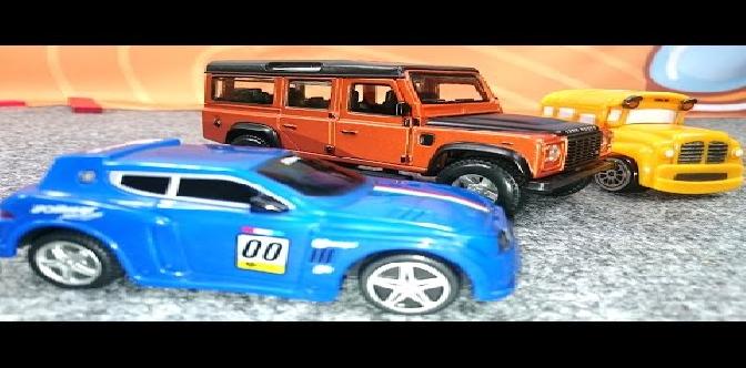 Басси и спиди собирают Land Rover Defender - Игрушечные машинки для детей смотреть