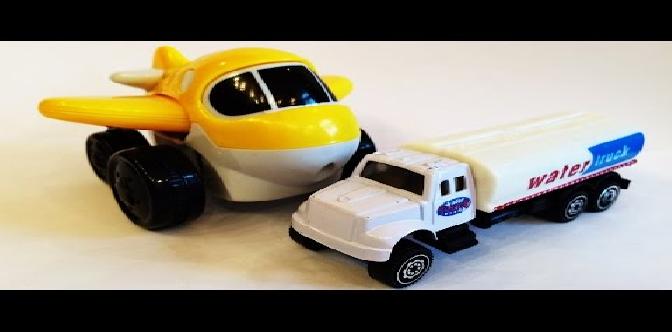 Игрушечные машинки и самолётик - Смешные видео от клоуна Димы смотреть