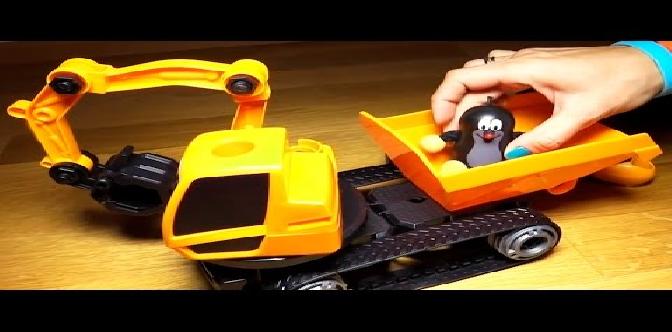 Кротик из мультфильма - мультик про машинки - строим замок из песка смотреть