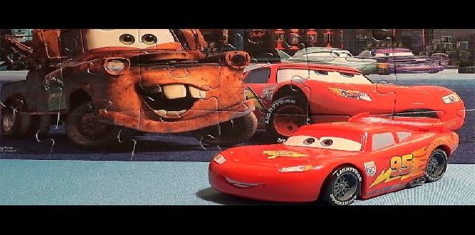 Молния МакКуин собирает пазл-мультфильм. Lightening McQueen Cars