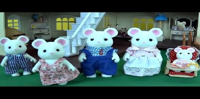 Мышки Sylvanian Families и их Дом. Мультики с игрушками для самых маленьких