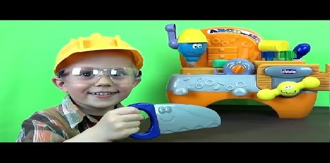 Развивающее видео для детей - малыш Даник играет в плотника