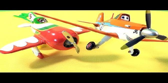 Самолеты летачки Дасти и Эль Чупакабра собирают пазл. Disney Planes.