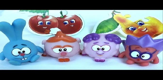 Смешарики собирают фрукты и ягоды - Развивающее видео с игрушками